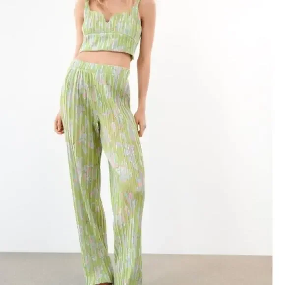 ZARA 2 Piece Set Lime Green Floral Crop Top & Pleated Trousers Size Large - Picture 2 of 8